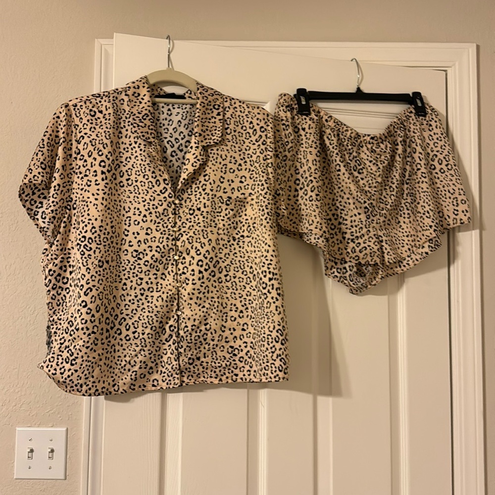 I-N-C  International Concepts Intimates Womens leopard print Pajama set. XL